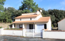 Property for Sale : 2 bedrooms House in LES MATHES. Price: 402 800 €